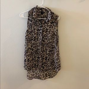 Sleeveless leopard print blouse